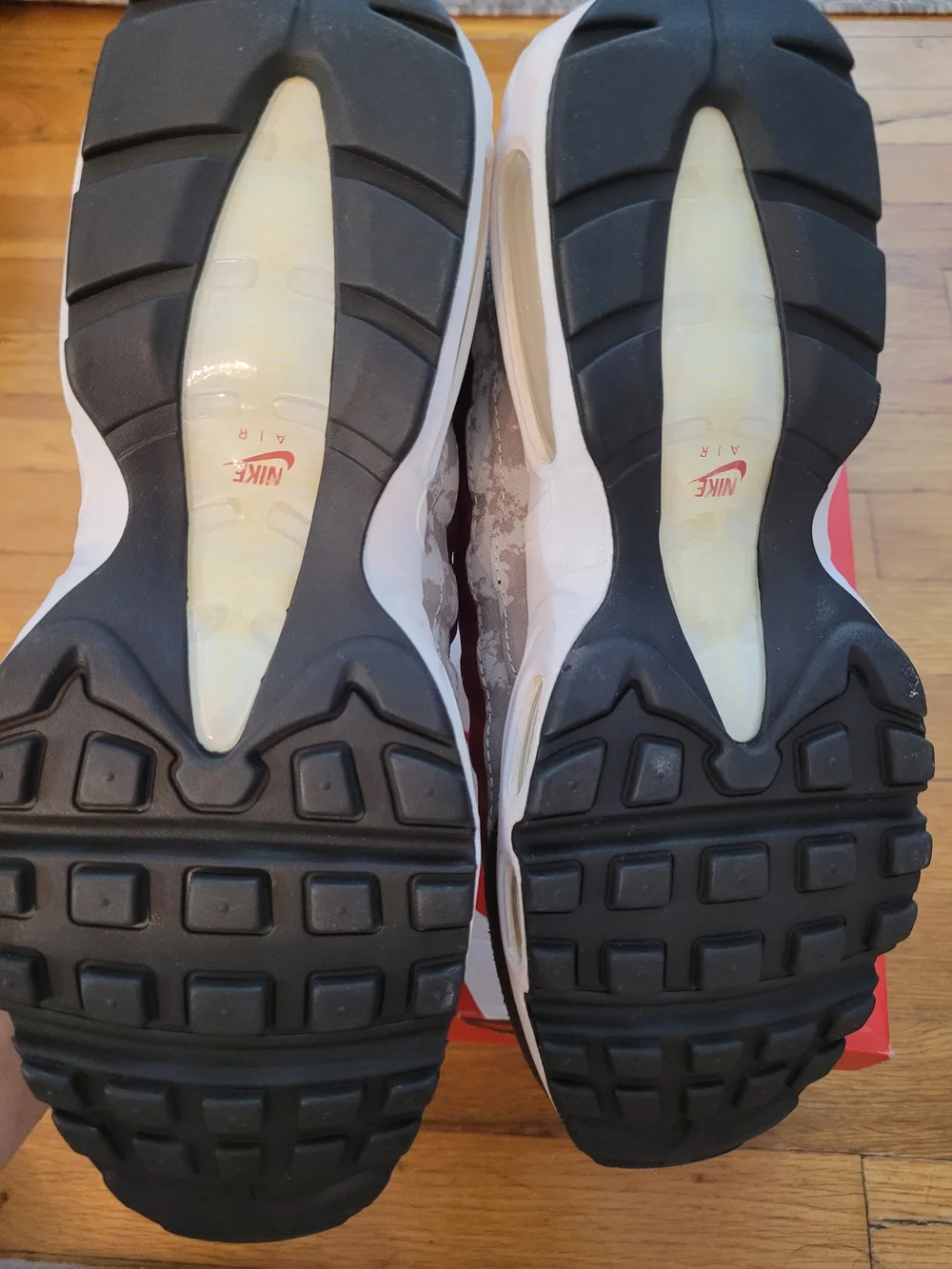 Nike Men's Air Max 95 SE Size 8.5 Display Item Left Shoe Little Discoloration